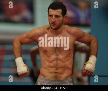 Carl Froch, champion WBC Super Middlewhuit, lors d'une séance d'entraînement à l'Institut anglais du sport de Sheffield. Banque D'Images