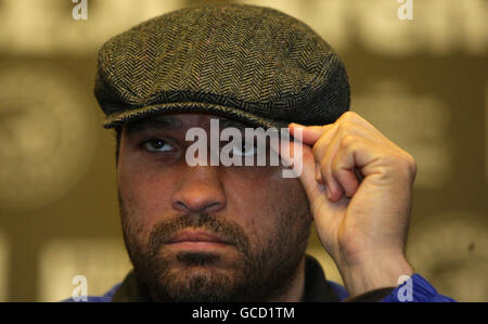 Poids lourd John Ruiz pendant la tête à tête à l'hôtel de ville de Manchester, Manchester. Banque D'Images