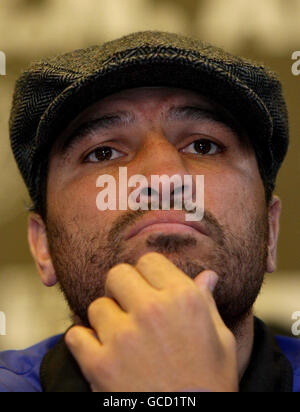 Poids lourd John Ruiz pendant la tête à tête à l'hôtel de ville de Manchester, Manchester. Banque D'Images