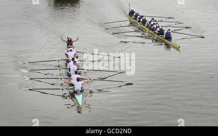 Aviron - 2010 Xchanging Boat Race - Oxford v Cambridge - Tamise Banque D'Images