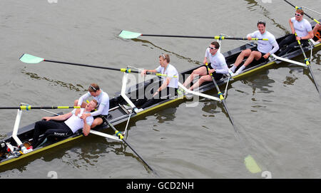 Aviron - 2010 Xchanging Boat Race - Oxford v Cambridge - Tamise Banque D'Images