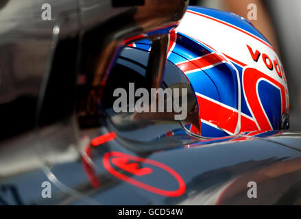 Courses automobiles - Championnat du monde de Formule 1 - Grand Prix de Bahreïn - qualification - circuit international de Bahreïn.Jenson Button, pilote McLaren, lors de la troisième séance d'entraînement au circuit international de Bahreïn à Sakhir, Bahreïn. Banque D'Images