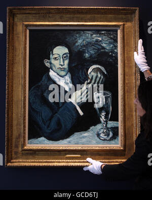 Le portrait d'Angel Fernandez de Soto aussi connu sous le nom de l'absinthe Drinker, peint par Pablo Picasso qui a la plus haute estimation de pré-vente pour tout travail d'art à la vente aux enchères en Europe avec une valeur estimée de 30-40 millions. Le tableau est le point culminant de la vente d'art impressionniste et moderne de Christie le 23 juin. Banque D'Images