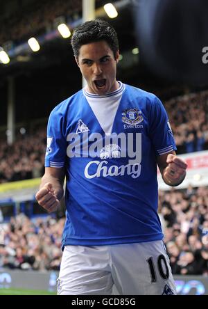 Football - Barclays Premier League - Everton / Bolton Wanderers - Goodison Park.Mikel Arteta d'Everton célèbre le premier but du match Banque D'Images