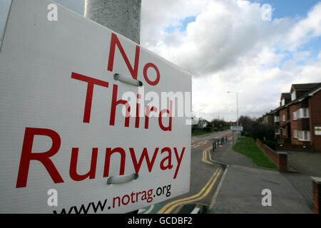 Troisième piste d'Heathrow.Pas de troisième panneau de piste dans le village de Sipson près de l'aéroport de Heathrow. Banque D'Images