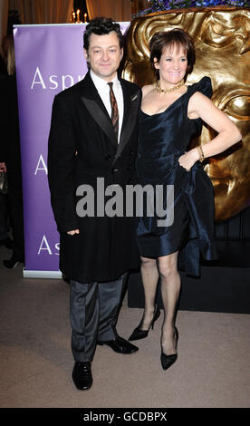 Andy Serkis arrive à la Pre-BAFTA Party qui se tient à Aspreys à Londres. Banque D'Images