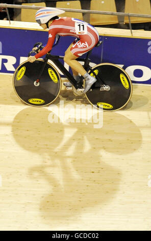 Lizzie Armitstead, en Grande-Bretagne, se déplace sur la scène TT 200 m de l'Omnium lors des championnats du monde de cyclisme sur piste à la Ballerup Super Arena, Copenhague, Danemark. Banque D'Images