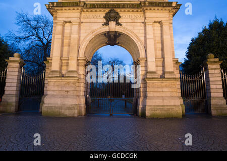 Passage des fusiliers, un monument qui fait partie de l'entrée de la rue Grafton St Stephen's Green Park, à Dublin, Irlande Banque D'Images