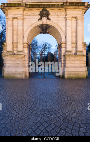 Passage des fusiliers, un monument qui fait partie de l'entrée de la rue Grafton St Stephen's Green Park, à Dublin, Irlande Banque D'Images