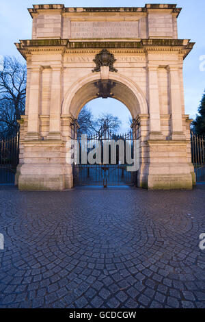 Passage des fusiliers, un monument qui fait partie de l'entrée de la rue Grafton St Stephen's Green Park, à Dublin, Irlande Banque D'Images