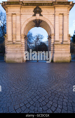 Passage des fusiliers, un monument qui fait partie de l'entrée de la rue Grafton St Stephen's Green Park, à Dublin, Irlande Banque D'Images