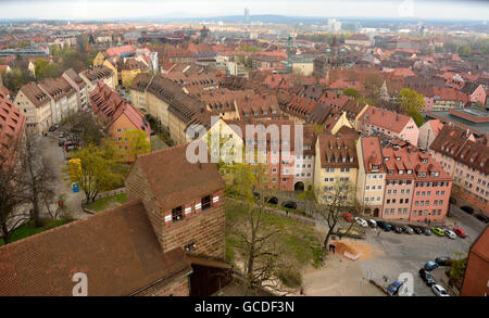 Voir au-dessus de Nuremberg à partir du haut de la tour du Château de Kaiserburg Sinwell Banque D'Images