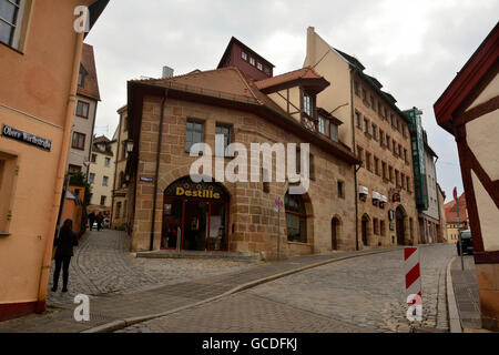 Les bâtiments résidentiels et commerciaux historiques sur Obere Worthstrasse street à Nuremberg Banque D'Images