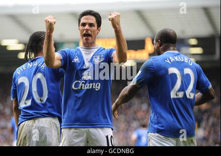 Football - Barclays Premier League - Everton / Bolton Wanderers - Goodison Park.Mikel Arteta d'Everton célèbre le premier but du match Banque D'Images