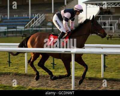 Courses hippiques - la rencontre de Grimthorpe Chase sportingbet.com - première journée - Hippodrome de Doncaster.Le jockey Sam Thomas sur Soulard va poster dans le Sportingbet.com handicap Chase Banque D'Images