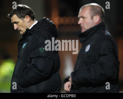 Tony Mowbray, directeur du Celtic (à gauche), réagit lors du match de la Clydesdale Bank Scottish Premier League à St Mirren Park, Paisley. Banque D'Images