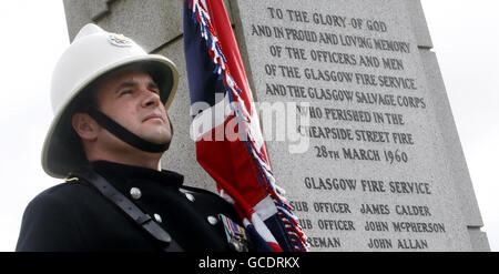 Un mémorial pour souligner le 50e anniversaire de la catastrophe de la rue Cheapside, a lieu à la nécropole de Glasgow. Banque D'Images