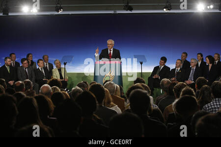 John Gormley, chef du Parti Vert, donne son allocution à la Convention du Parti Vert à l'hôtel Tower à Waterford, en Irlande. APPUYEZ SUR ASSOCIATION photo. Date de la photo: Samedi 27 mars 2010. Voir PA Story POLITICS Green Ireland. Le crédit photo devrait se lire comme suit : Niall Carson/PA Wire Banque D'Images