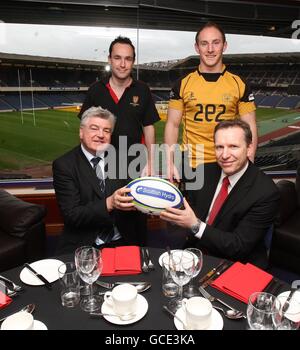 Cameron Ewer de North Berwick (arrière gauche), Jim Stevenson, président de la SRU (avant gauche), Andy Nicol et Mark Cairns de Currie (arrière droite) se joignent pour promouvoir le dîner des Scottish Rugby Club Awards à Murrayfield, Édimbourg. Banque D'Images