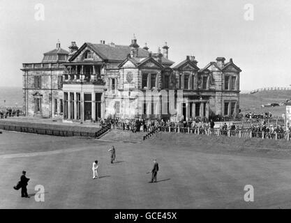 Le pavillon du Royal and Ancient Golf Club de St Andrews. Banque D'Images