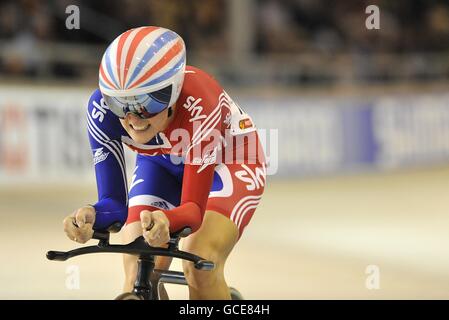 Lizzie Armitstead, en Grande-Bretagne, en action dans le Women's Ominum 200m, pendant le quatrième jour des Championnats du monde de cyclisme sur piste à la Ballerup Arena Banque D'Images