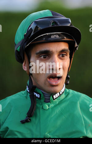 Courses hippiques - nuit irlandaise - Hippodrome de Nottingham. Jockey Saleem Golam Banque D'Images