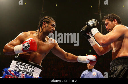 David Haye (à gauche) en action avec John Ruiz pendant le WBA World Heavyweight Title bout à la MEN Arena, Manchester. Banque D'Images