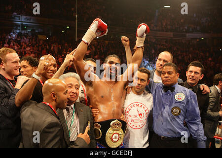 David Haye célèbre sa victoire sur John Ruiz lors de la WBA World Heavyweight Title bout à la MEN Arena, Manchester. Banque D'Images