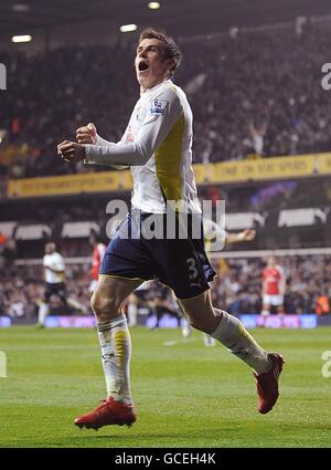 Football - Barclays Premier League - Tottenham Hotspur v Arsenal - White Hart Lane.Gareth Bale de Tottenham Hotspur célèbre leur deuxième but. Banque D'Images