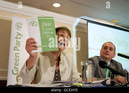 Caroline Lucas, chef du Parti Vert, lance le manifeste de son parti pour l'élection générale à l'hôtel Metropole de Brighton, dans l'est du Sussex. Banque D'Images