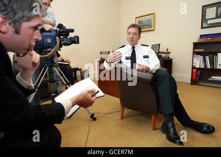 Matt Baggott, chef du Service de police d'Irlande du Nord, s'est exprimé devant l'Association de la presse au siège de la police à Belfast. Banque D'Images