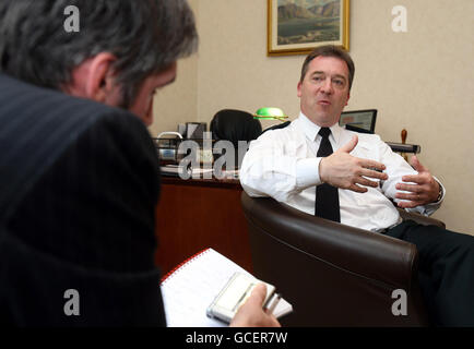 Matt Baggott, chef du Service de police d'Irlande du Nord, s'est exprimé devant l'Association de la presse au siège de la police à Belfast. Banque D'Images