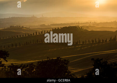 Le coucher du soleil, Crete Senesi, Toscane, Italie Banque D'Images