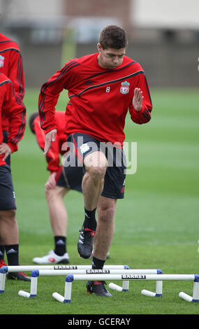 Football - UEFA Europa League - semi final - second Leg - Liverpool / Atletico Madrid - Liverpool Training and Press Conference.Steven Gerrard de Liverpool pendant l'entraînement Banque D'Images