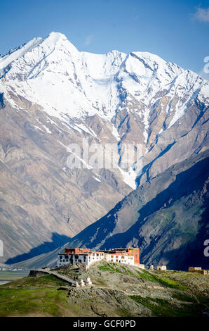 Ou monastère Gompa sur Hill dans le lit du fleuve, Rangdum, Himalaya, Suru Valley, le Ladakh, le Jammu-et-Cachemire, l'Inde Banque D'Images