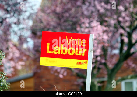 2010 campagne électorale générale 11 avril. Un vote du Labour signe à Reading, Berkshire Banque D'Images