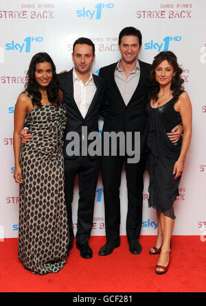 (À partir de la gauche) Shelley Conn, Andrew Lincoln, Richard Armitage et Orla Brady assistent à la première de Chris Ryan's Strike Back au cinéma vue West End à Londres. Banque D'Images