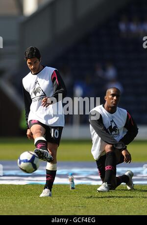 Mikel Arteta d'Everton (à gauche) et Sylvain Distin (à droite) Banque D'Images