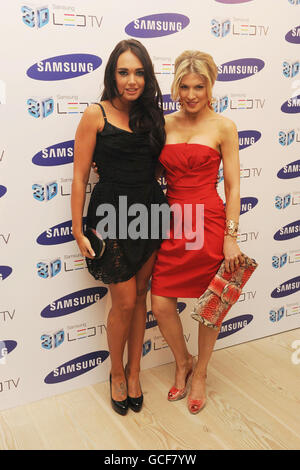 Lancement de Samsung 3D TV - arrivées - Londres.Tamara Ecclestone et Hofit Golan arrivent au lancement de la télévision LED 3D Samsung à la Saatchi Gallery de Londres. Banque D'Images