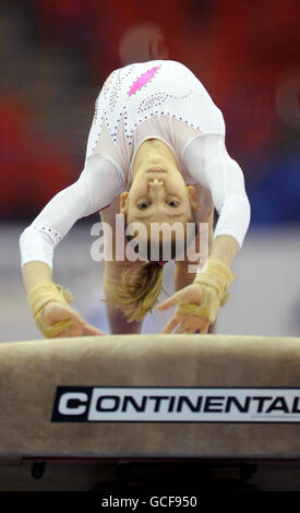 Gymnastique - Championnats d'Europe des femmes 2010 - troisième jour - National Indoor Arena.Victoria Komova, de Russie, est en compétition sur la voûte lors des championnats européens d'art à la NIA, Birmingham. Banque D'Images