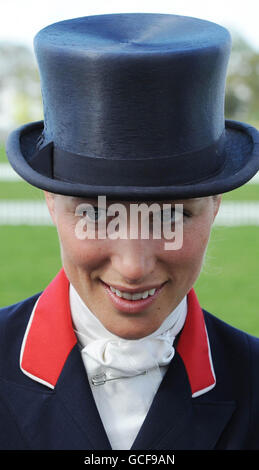 Zara Phillips après avoir pris Glenbuck pendant la dressage dans les essais de chevaux de badminton de Mitsubishi Motors. La paire a terminé avec un score de pénalité décevant de 59.3 qui les met en bas le champ. L'événement se poursuit demain (dimanche) avec Cross Country et se termine lundi avec le saut du spectacle. Banque D'Images