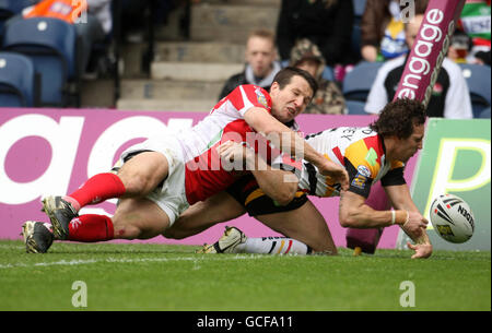 Rugby League - week-end magique - première journée - Murrayfield.Crusaders Clinton Schifkofske de RL arrête Brett Kearney de Bradford pendant le week-end magique à Murrayfield, Édimbourg. Banque D'Images