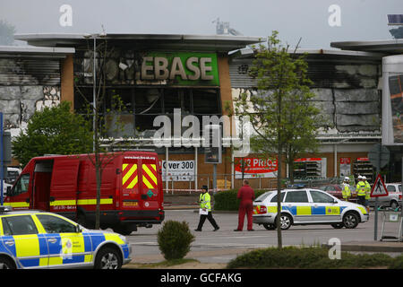 Blaze détruit Homebase store dans le Kent Banque D'Images