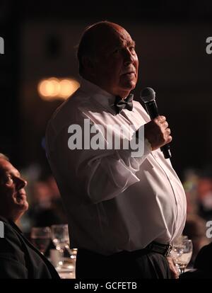 Jimmy Greaves fait un discours au PFA Player of the Year Awards 2010 au Grosvenor House Hotel, Londres. Banque D'Images