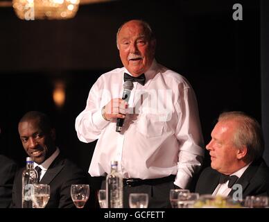 Jimmy Greaves fait un discours au PFA Player of the Year Awards 2010 au Grosvenor House Hotel, Londres. Banque D'Images