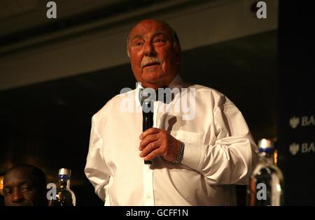 Jimmy Greaves fait un discours au PFA Player of the Year Awards 2010 au Grosvenor House Hotel, Londres. Banque D'Images