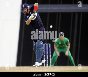 Kevin Pietersen d'Angleterre est sorti pour un canard lors du match d'échauffement ICC T20 au Kensington Oval, Bridgetown, Barbade. Banque D'Images