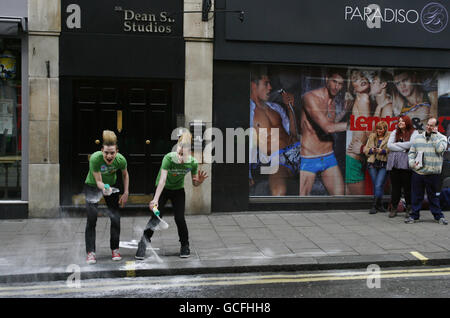 Zoufris maracas notice nouveau Shake n' jingle Acc - Londres Banque D'Images