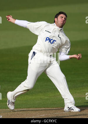 Cricket - Liverpool Victoria County Championship - Division One - Day One - Notinghamshire v Durham - Trent Bridge. Paul Franks, du Nottinghamshire, s'oppose à Durham Banque D'Images