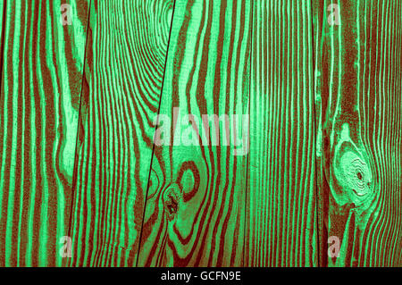 Lumière parfaite rougeâtre vert foncé irrégulières verdâtres et vieux bois Bois brut close-up texture background Banque D'Images